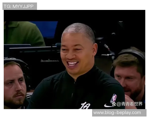 巴图姆界外球失误引发泰伦卢愤怒反应狠砸技术台现场火爆场面回顾